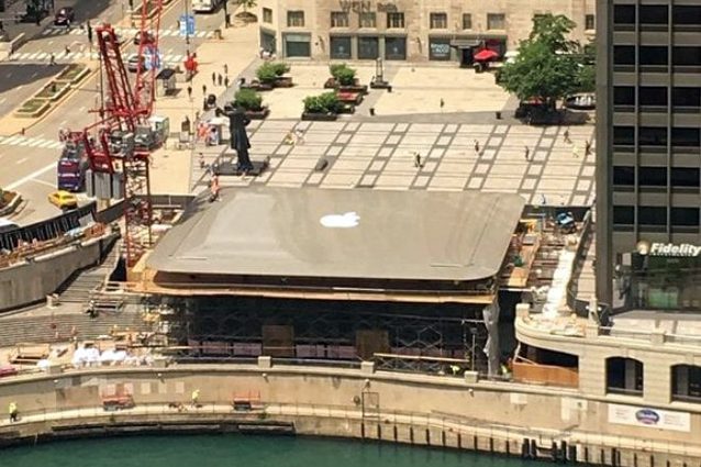 Apple Store Chicago: MacBook Gigante sul Tetto