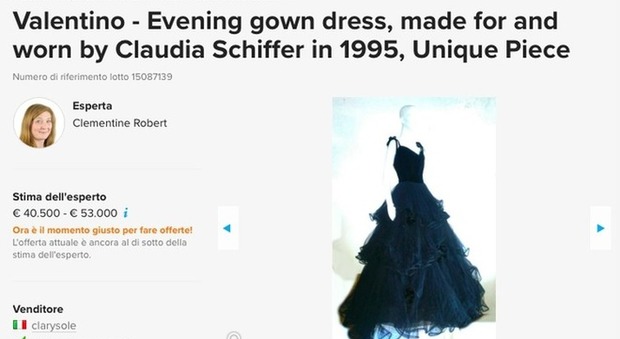 Asta Online per l’abito di Valentino indossato da Claudia Schiffer