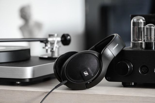 Sennheiser Presenta le Cuffie HD 560S per Interminabili Sessioni di Ascolto