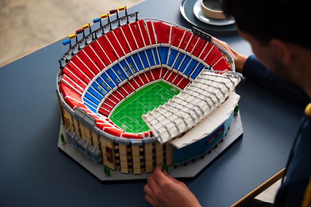 LEGO Presenta il Nuovo Set Dedicato all’Iconico Stadio Camp Nou