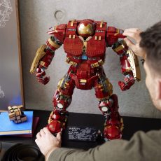 LEGO Presenta l’Imponente Hulkbuster LEGO(R) Marvel